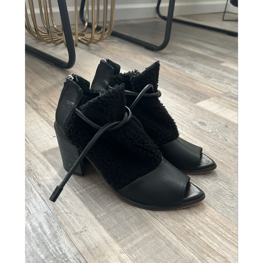 Wal & Pai Los Angeles Black Leather Booties Size 8 Peep-Toe Faux Fur Back Zipper